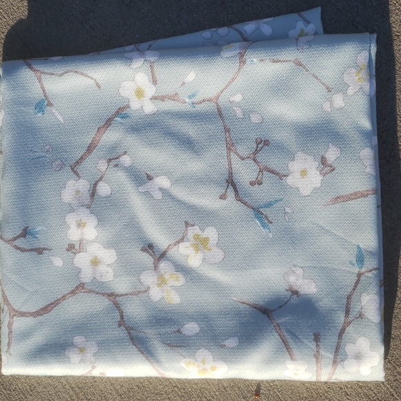 Floral Tablecloth - Picture 2 of 3